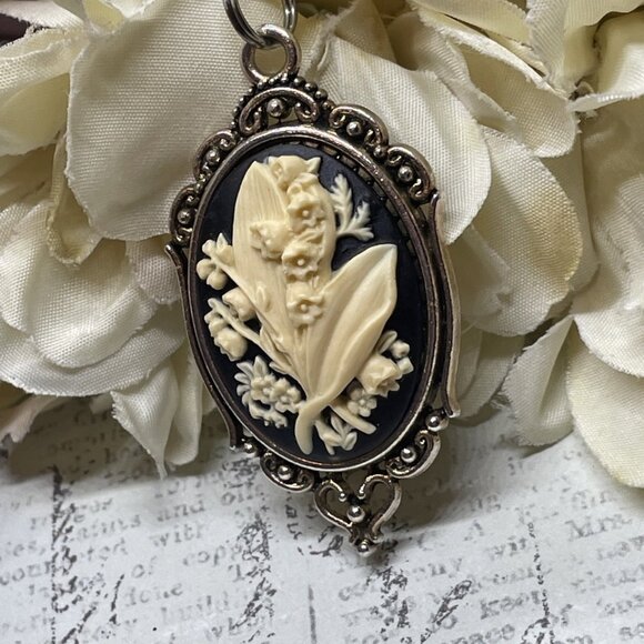 SILVER Black Lily the Valley Cameo Summer Pendant Necklace Charm Wedding Gift - Picture 3 of 8